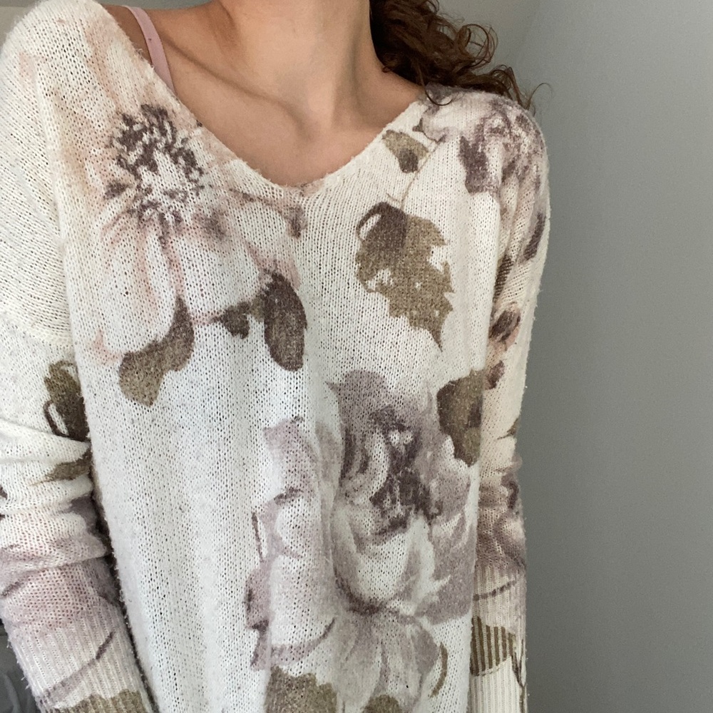 Cute floral sweater🌸